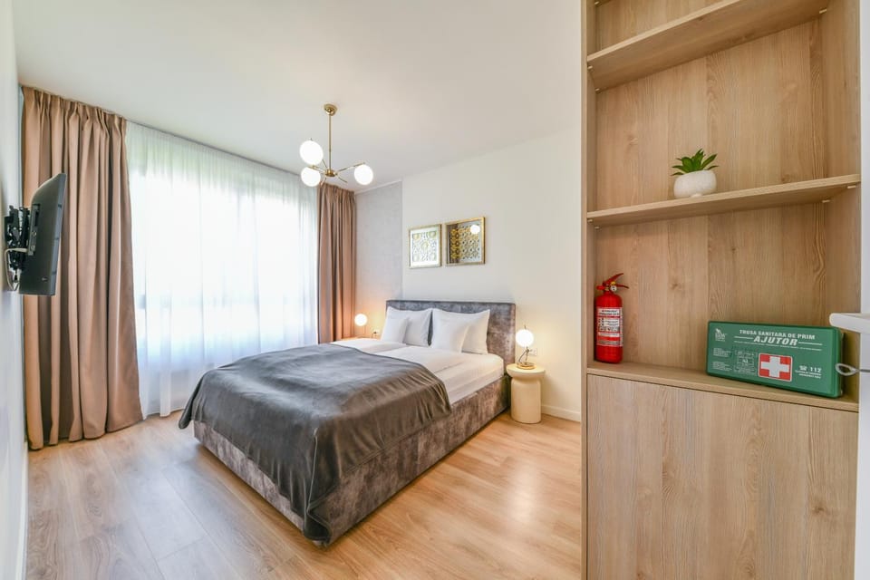 Bed, TV and multimedia, Bedroom
