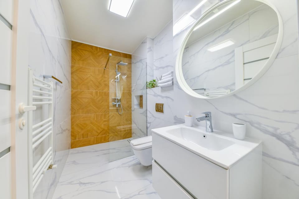 Shower, Toilet, Bathroom, towels