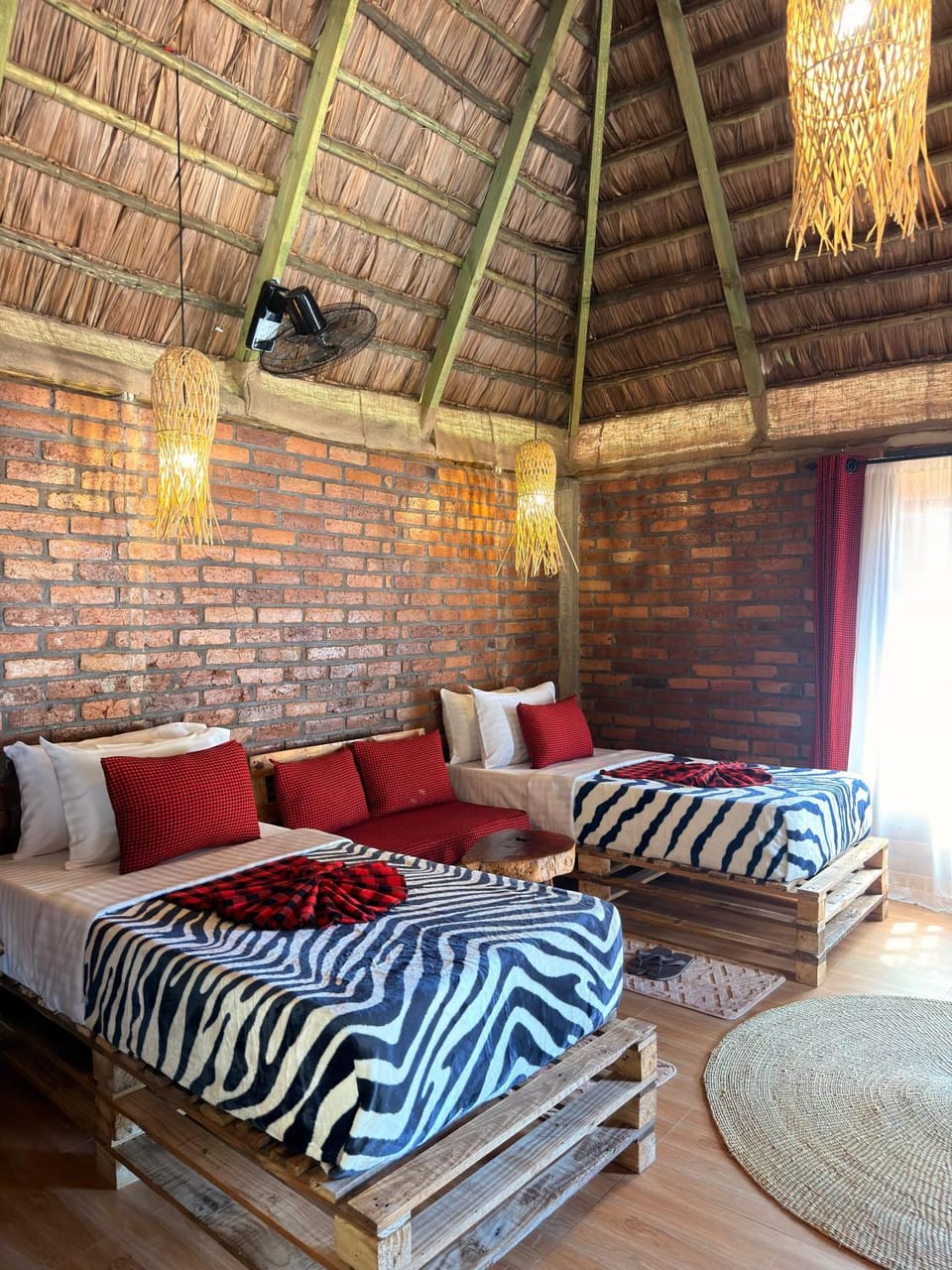 Bed, Photo of the whole room, Seating area, Bedroom
