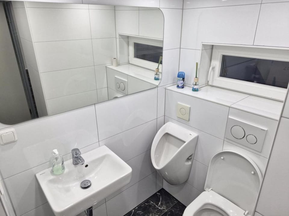 Toilet, Bathroom