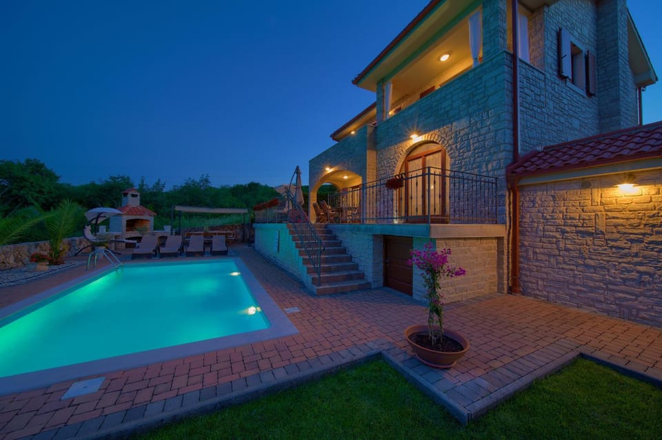 Property building, Patio, Night, BBQ facilities, Balcony/Terrace, Pool view, Swimming pool, sunbed