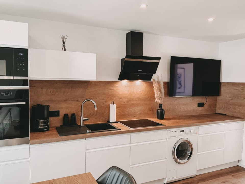 TV and multimedia, Kitchen or kitchenette, Living room, dishwasher, microwave, oven, stove, washing machine, kitchen