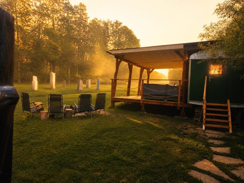 Maringotka Slaměnka u menhirového kruhu - U Slaměnky Luxury tent in Czechia
