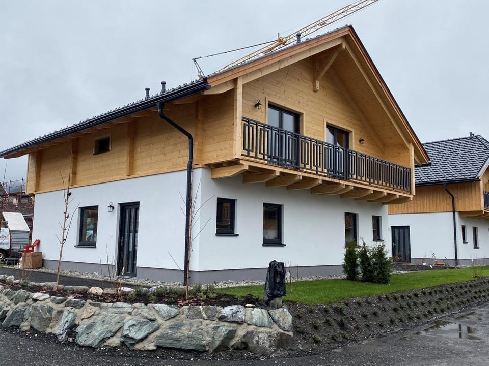 Property building, Day, Garden, Balcony/Terrace