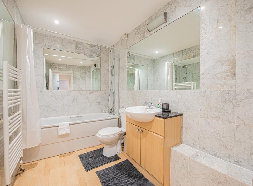 Homely 2 bedroom flat near Tower Bridge Apartment in London Borough of Southwark