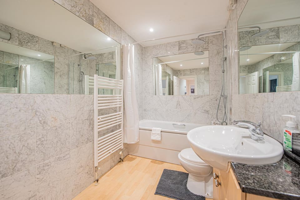 Homely 2 bedroom flat near Tower Bridge Apartment in London Borough of Southwark