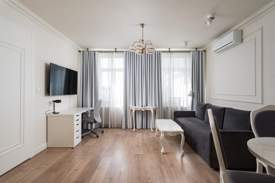 Communal lounge/ TV room, TV and multimedia, Living room, Seating area, Evening entertainment, air conditioner