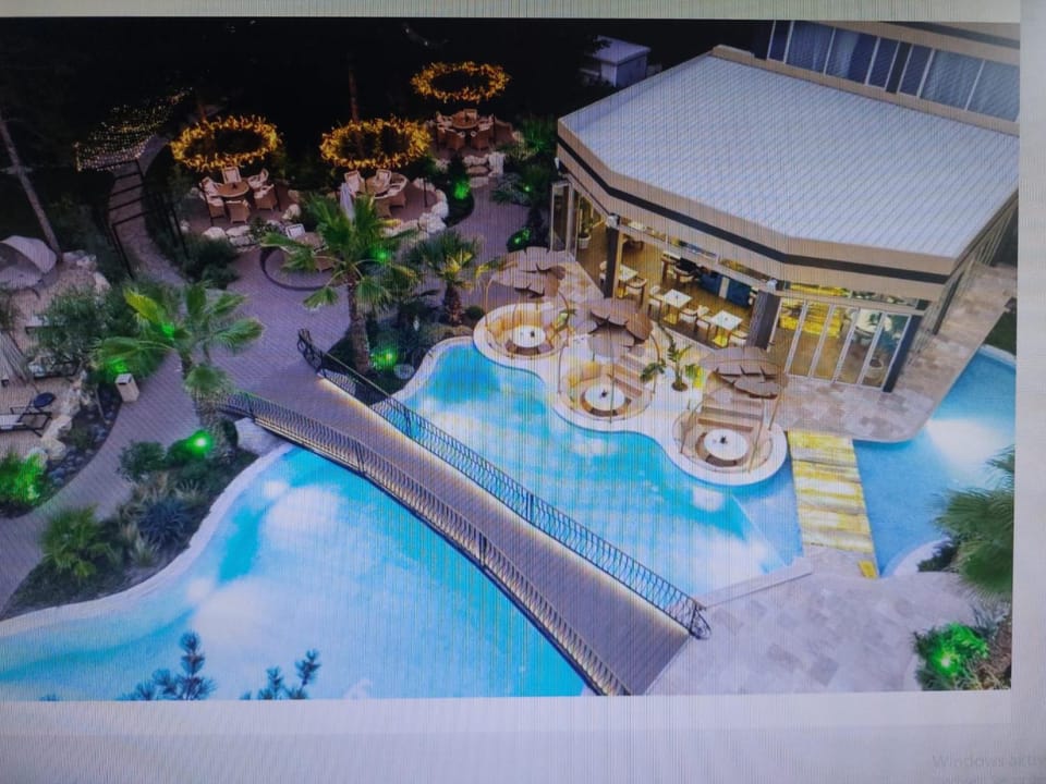 Restaurant/places to eat, Swimming pool