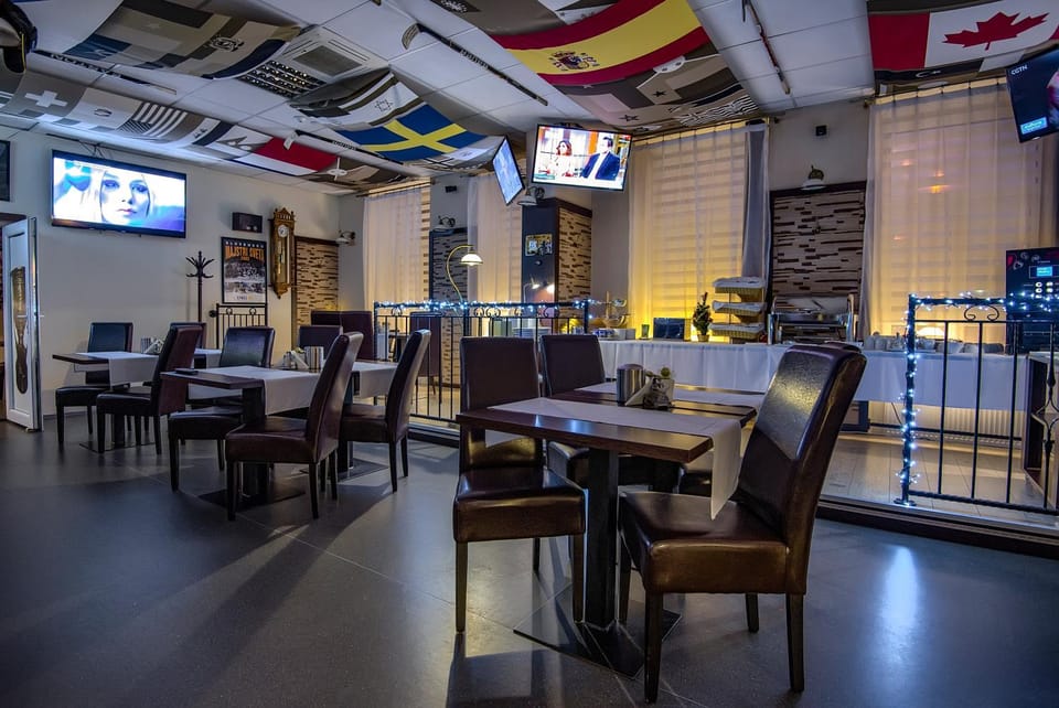 Restaurant/places to eat, Buffet breakfast