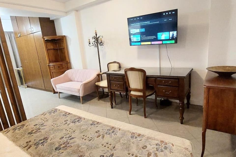 Bed, TV and multimedia, Bedroom, wardrobe