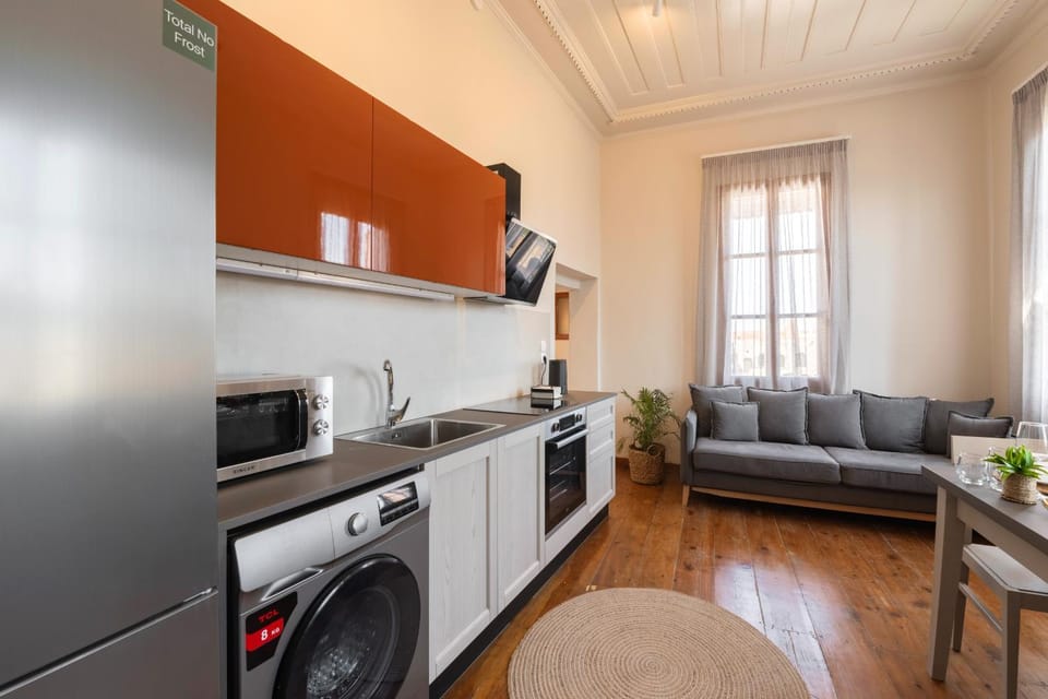 Kitchen or kitchenette, Living room, Seating area, Dining area, dishwasher, minibar, oven, stove, washing machine