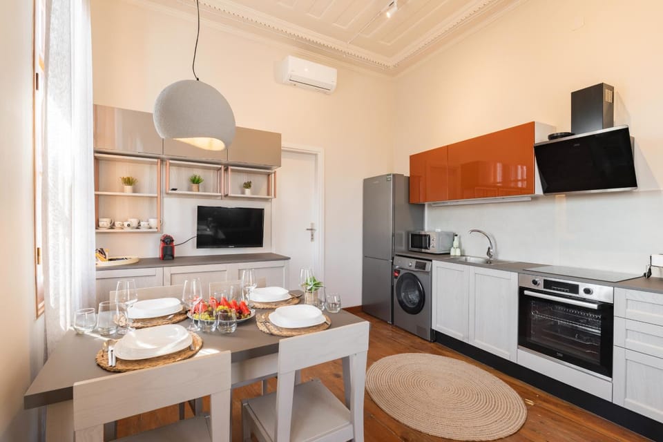 TV and multimedia, Kitchen or kitchenette, Dining area, stove, washing machine