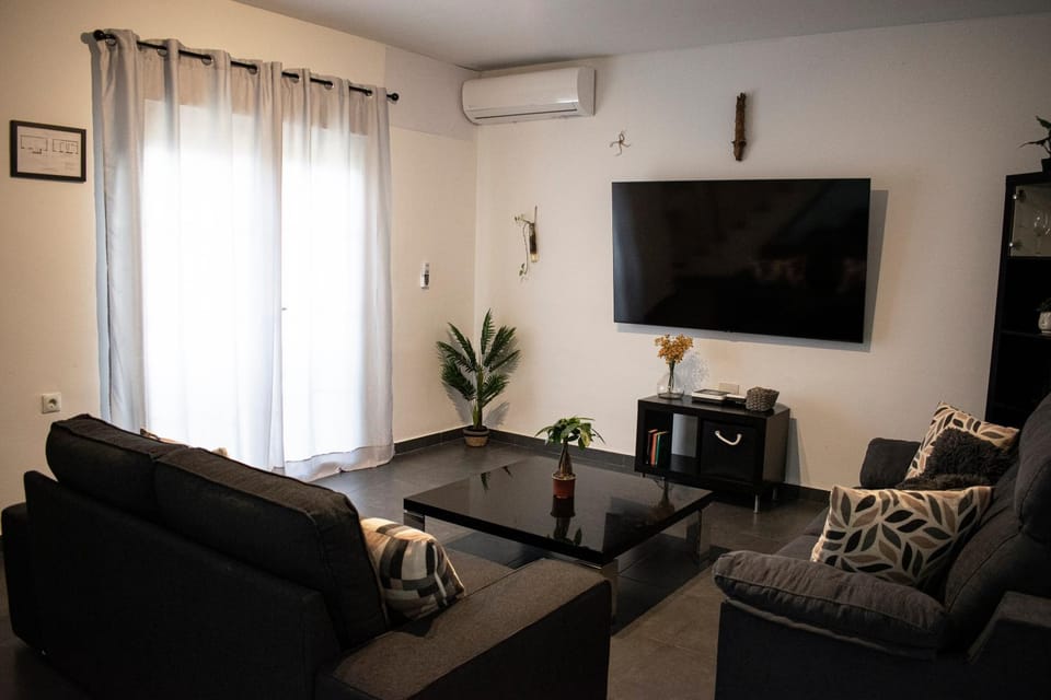 Communal lounge/ TV room, TV and multimedia, Living room