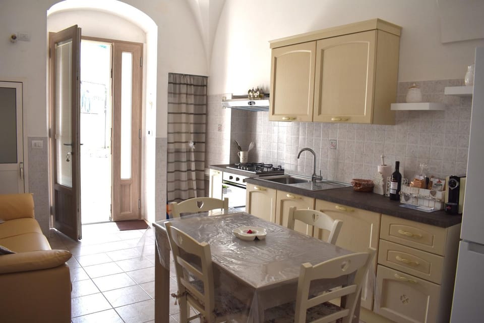 Facade/entrance, Dining area, stove, washing machine