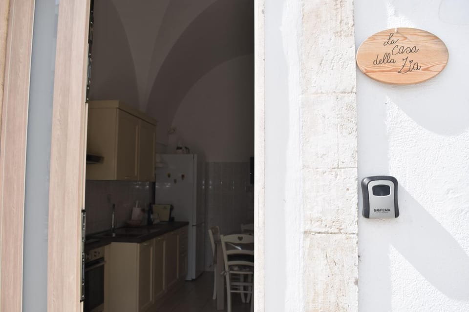 Facade/entrance, Logo/Certificate/Sign