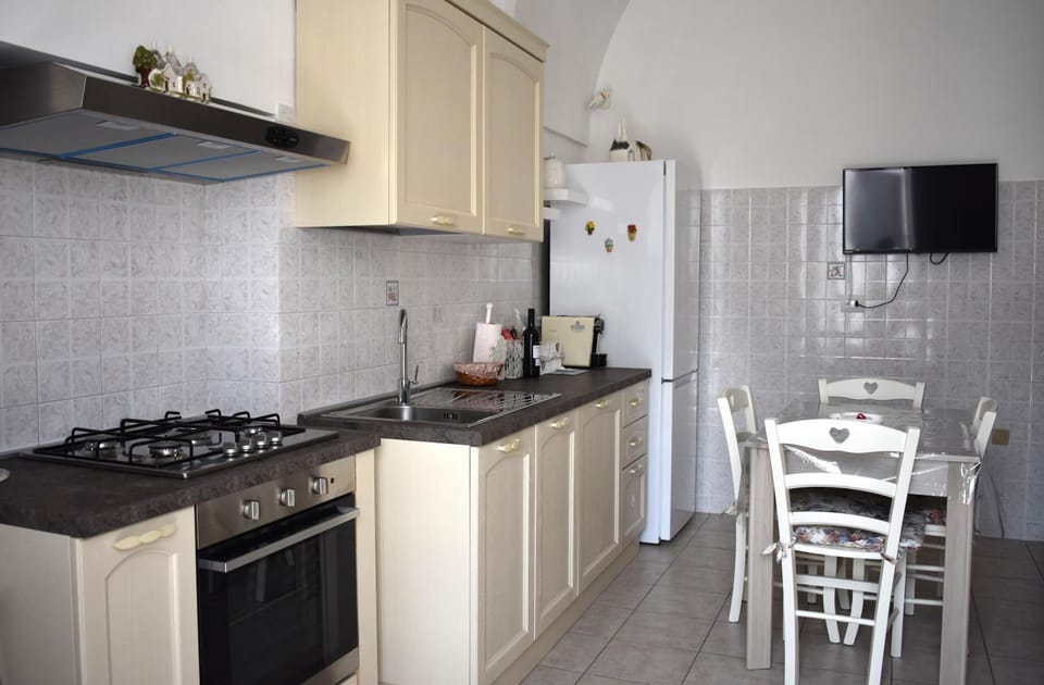 TV and multimedia, Kitchen or kitchenette, Dining area, oven, washing machine