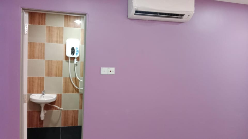 Bathroom, air conditioner