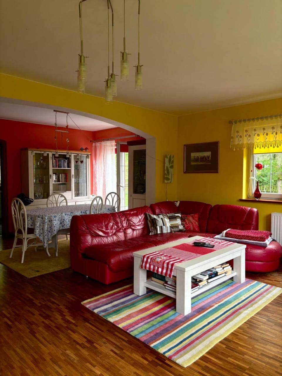 Living room, Seating area, Dining area