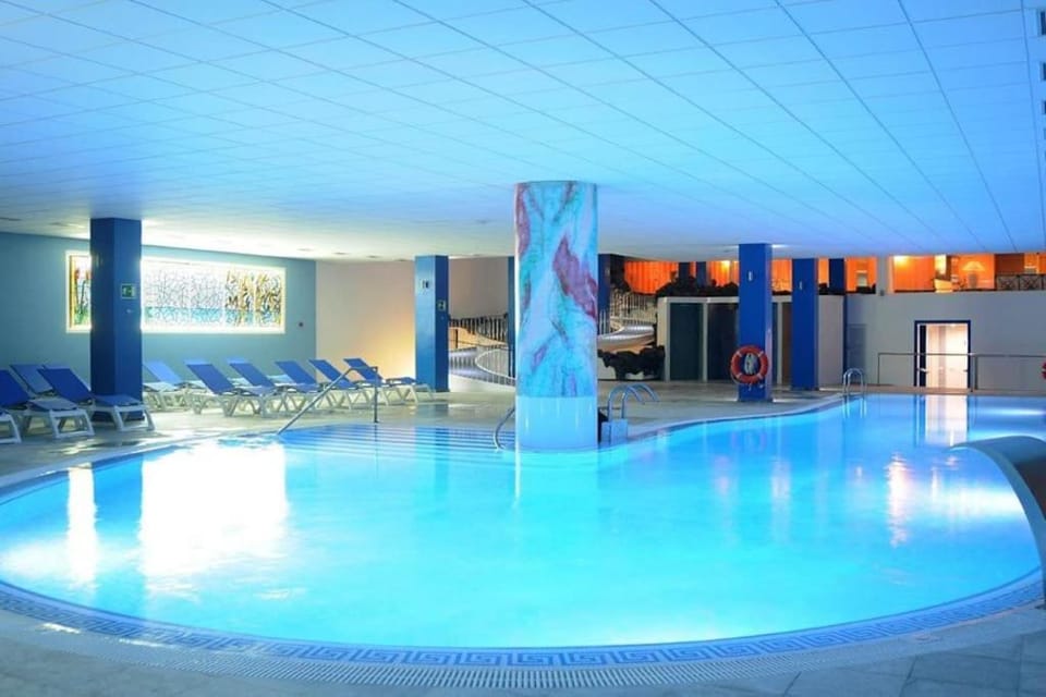 Hot Tub, Sauna