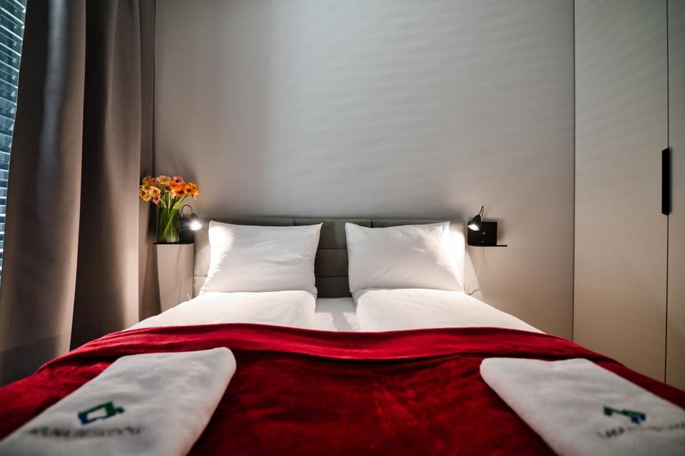 Bed, Photo of the whole room, Bedroom, towels