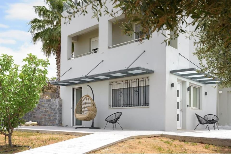 Property building, Patio, Garden