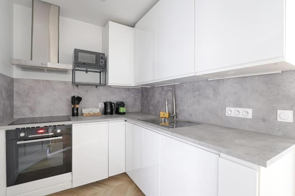 Kitchen or kitchenette, oven, stove