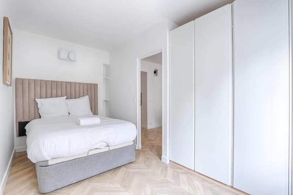 Bed, Photo of the whole room, Bedroom, towels, wardrobe