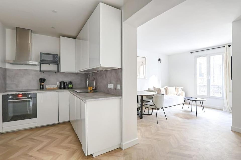 Kitchen or kitchenette, Dining area, dishwasher, oven, stove