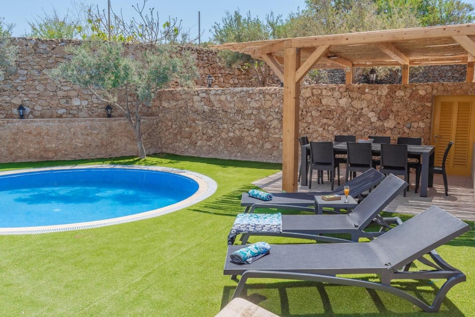 Swimming pool, sunbed