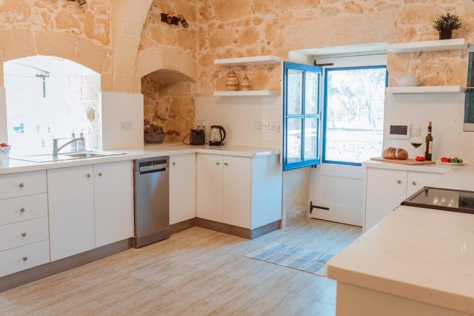 Kitchen or kitchenette, oven, stove