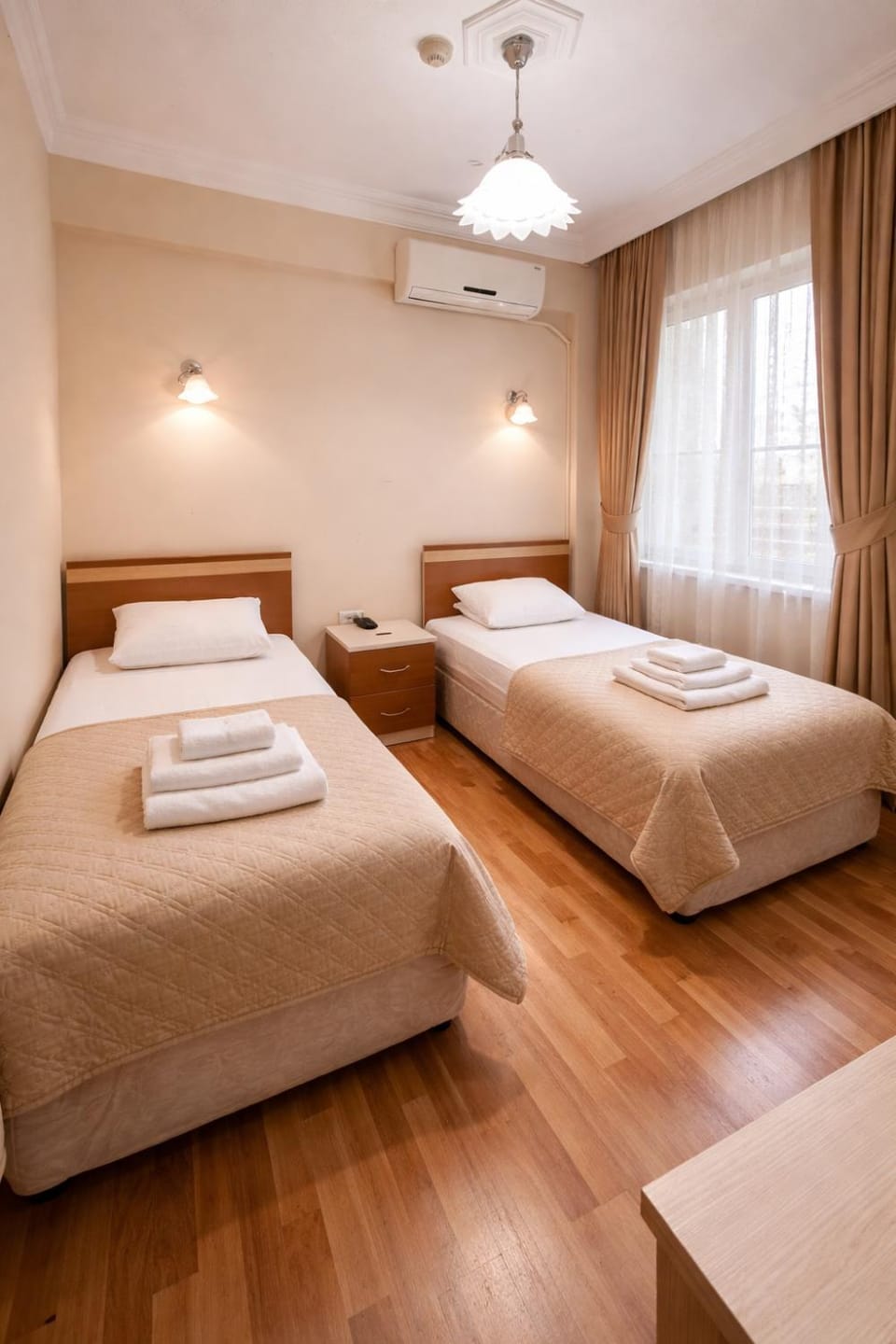 Photo of the whole room, towels, air conditioner