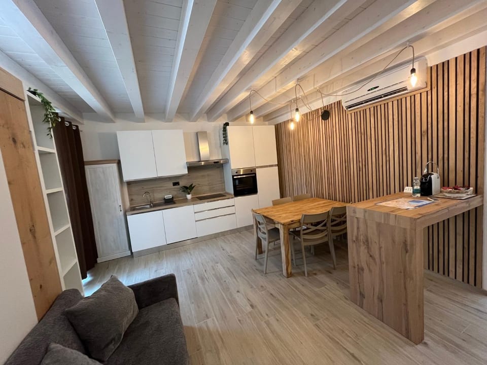 Kitchen or kitchenette, Living room, Seating area, Dining area, oven, stove