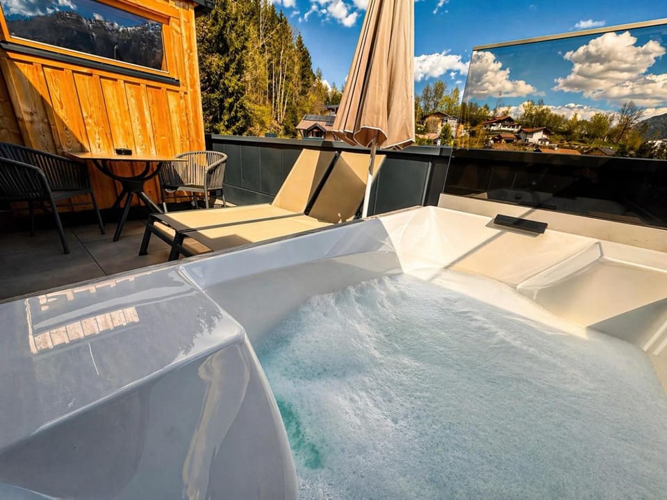 Day, Natural landscape, Hot Tub, Balcony/Terrace, Swimming pool, Open Air Bath, sunbed