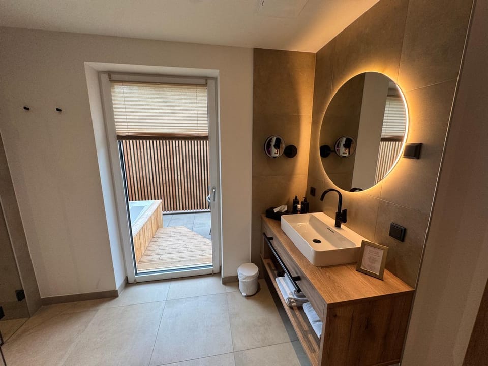 Bathroom, towels