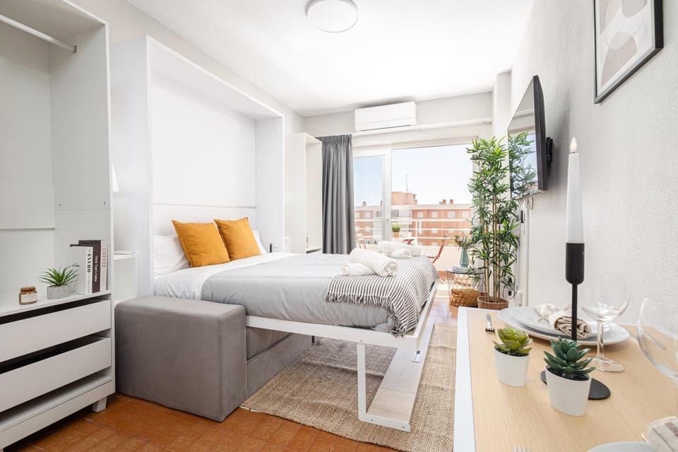 Bed, TV and multimedia, Living room, Photo of the whole room, Bedroom