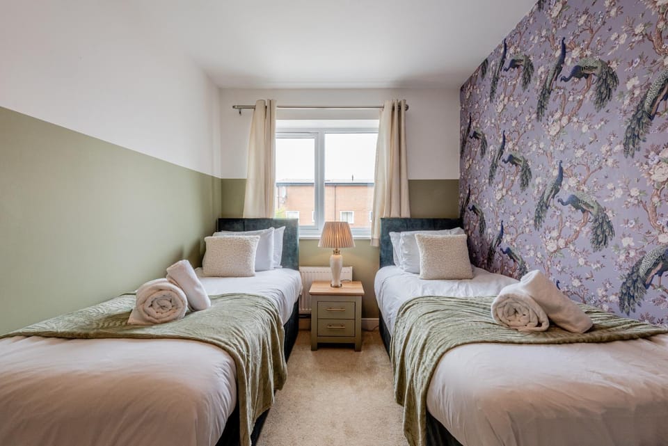 Bed, towels