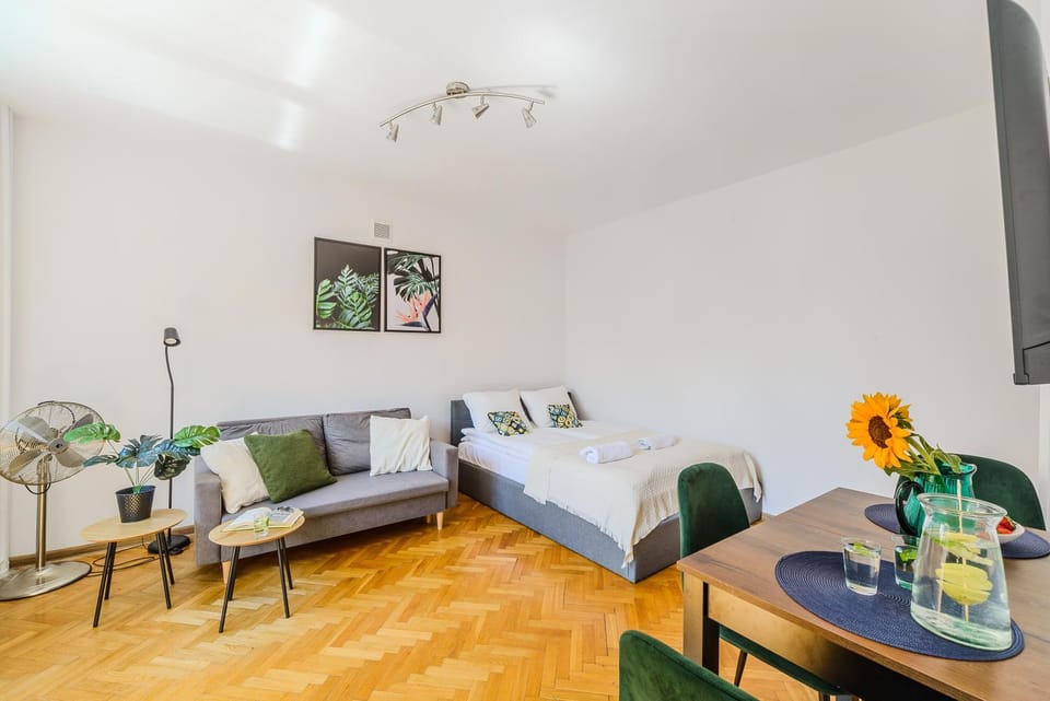 Bed, Living room, Seating area, Bedroom