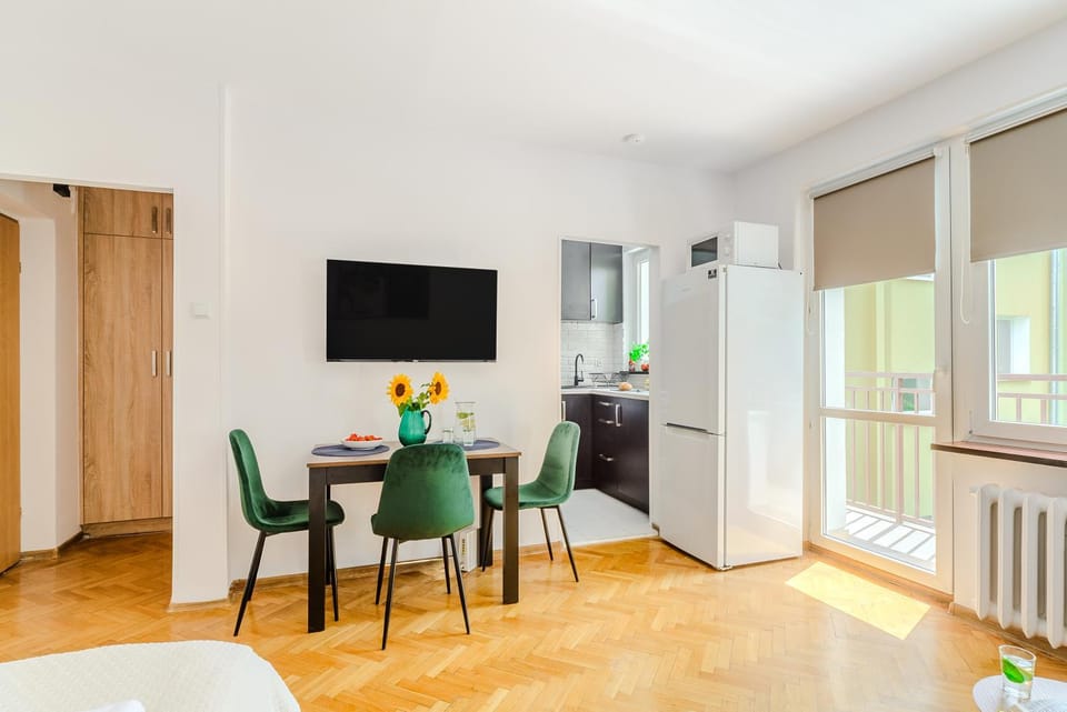 TV and multimedia, Living room, Dining area, microwave