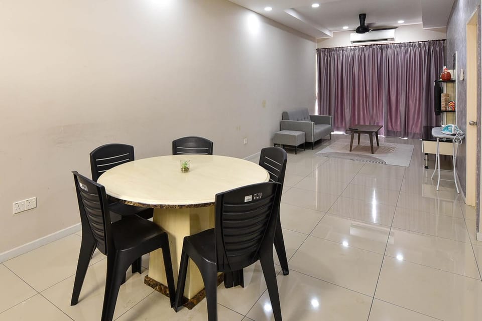 Lake Garden View 3BR Condo High Floor with Swimming Pool Free WiFi and Netflix Near Taiping Zoo Apartment in Perak