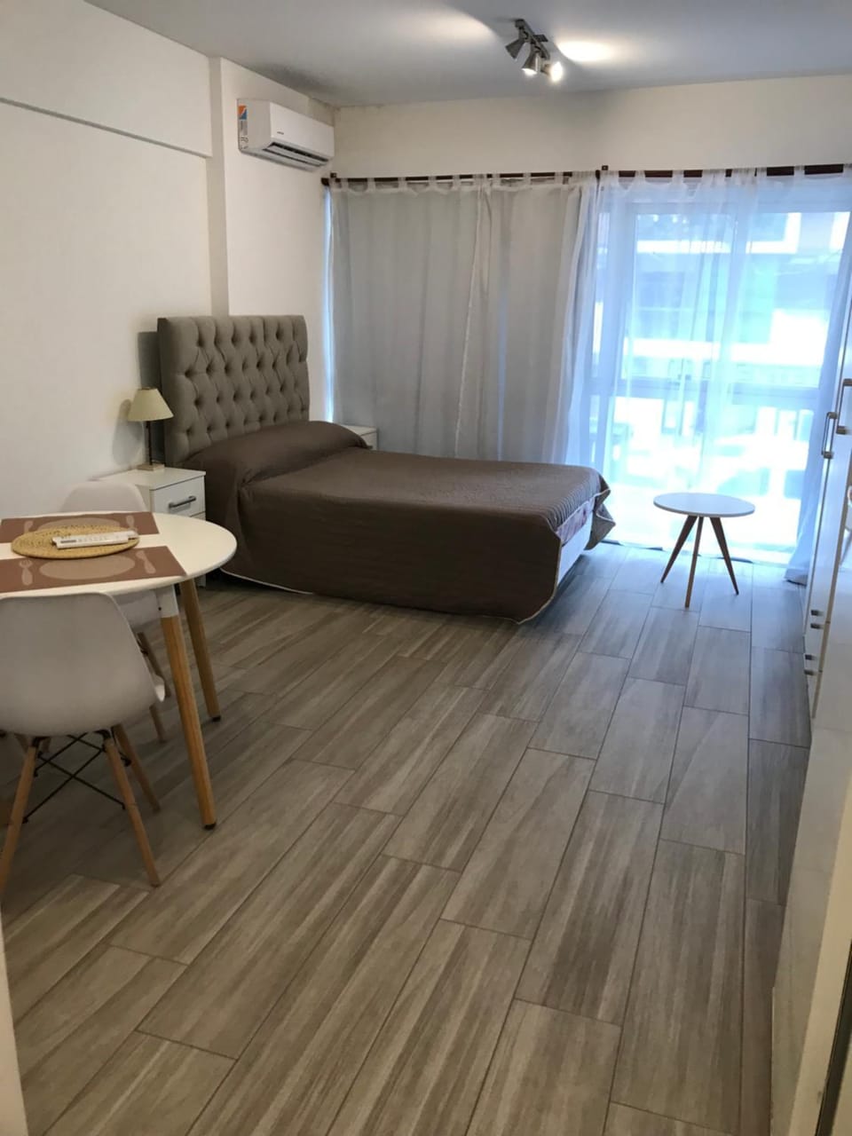 Seating area, Dining area, air conditioner