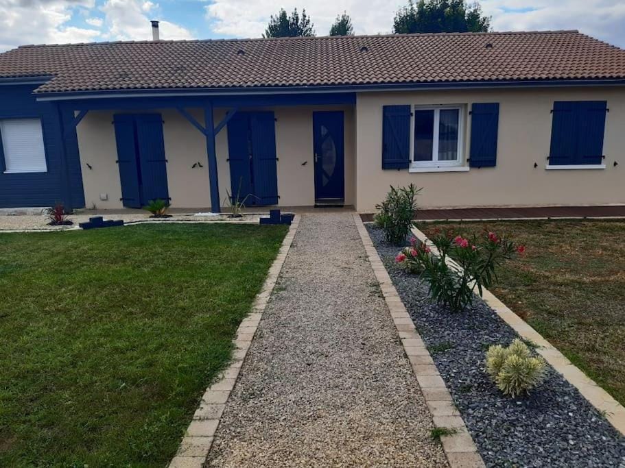 Petit studio independant mitoyen à la maison Apartment in Nouvelle-Aquitaine