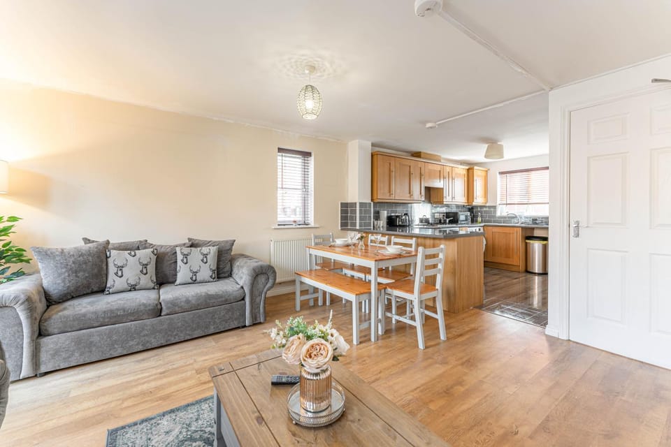 Townhouse in Rugby with Garden and Free Parking Apartment in Rugby