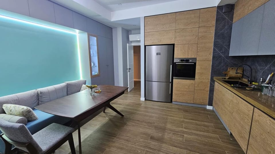 Kitchen or kitchenette, Dining area, oven, stove