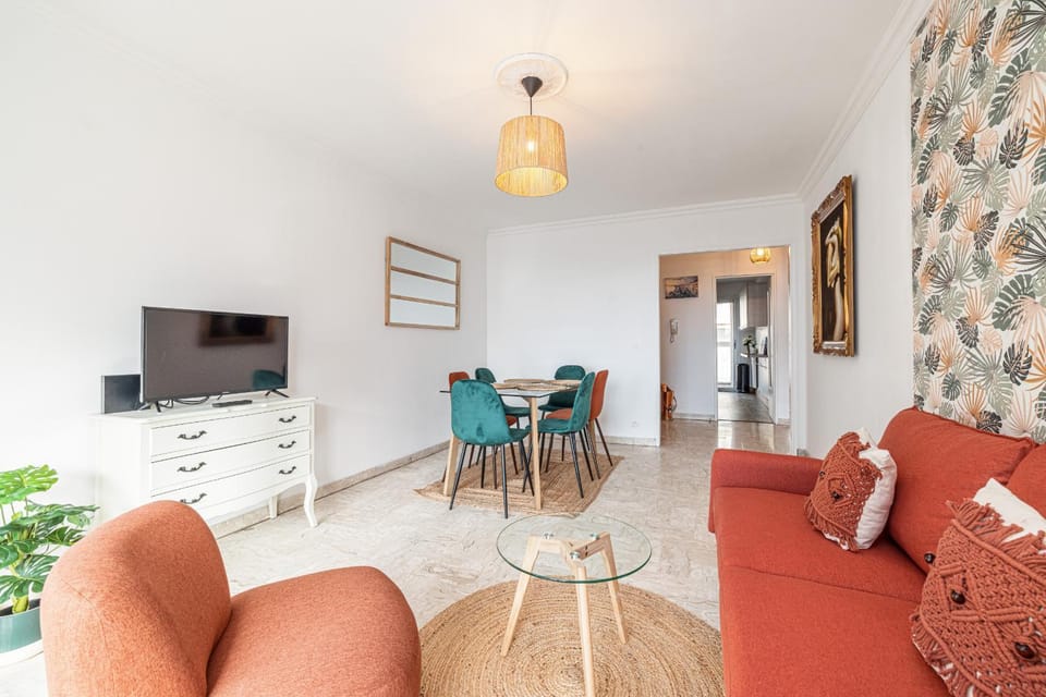 Communal lounge/ TV room, Living room