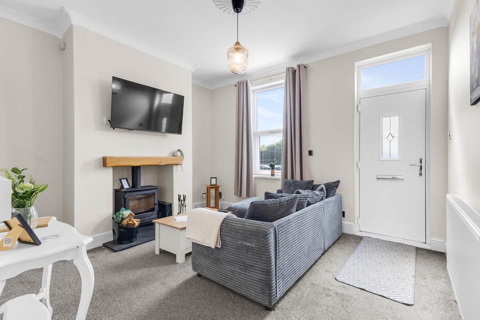 Cosy Green End Retreat House in Wakefield
