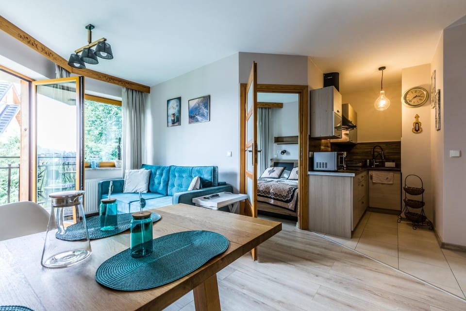 Kitchen or kitchenette, Seating area, Dining area