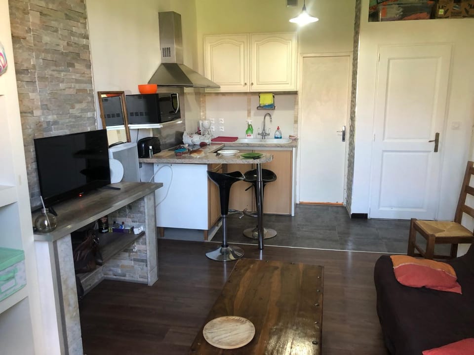 TV and multimedia, Kitchen or kitchenette, Dining area