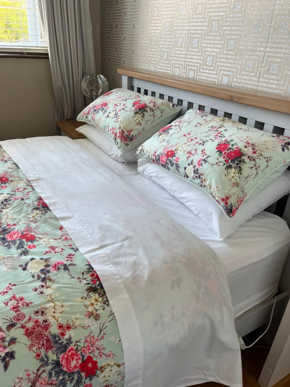 Private double room at Caroline's Guest House, River Street, Clara Vacation rental in Westmeath, Co. Westmeath, Ireland
