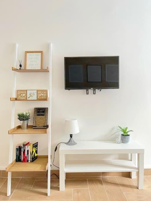 722 Studio à proximité du Métro et de Paris 20ème Apartment in Paris