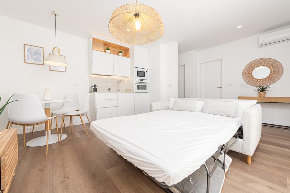 Bed, Living room